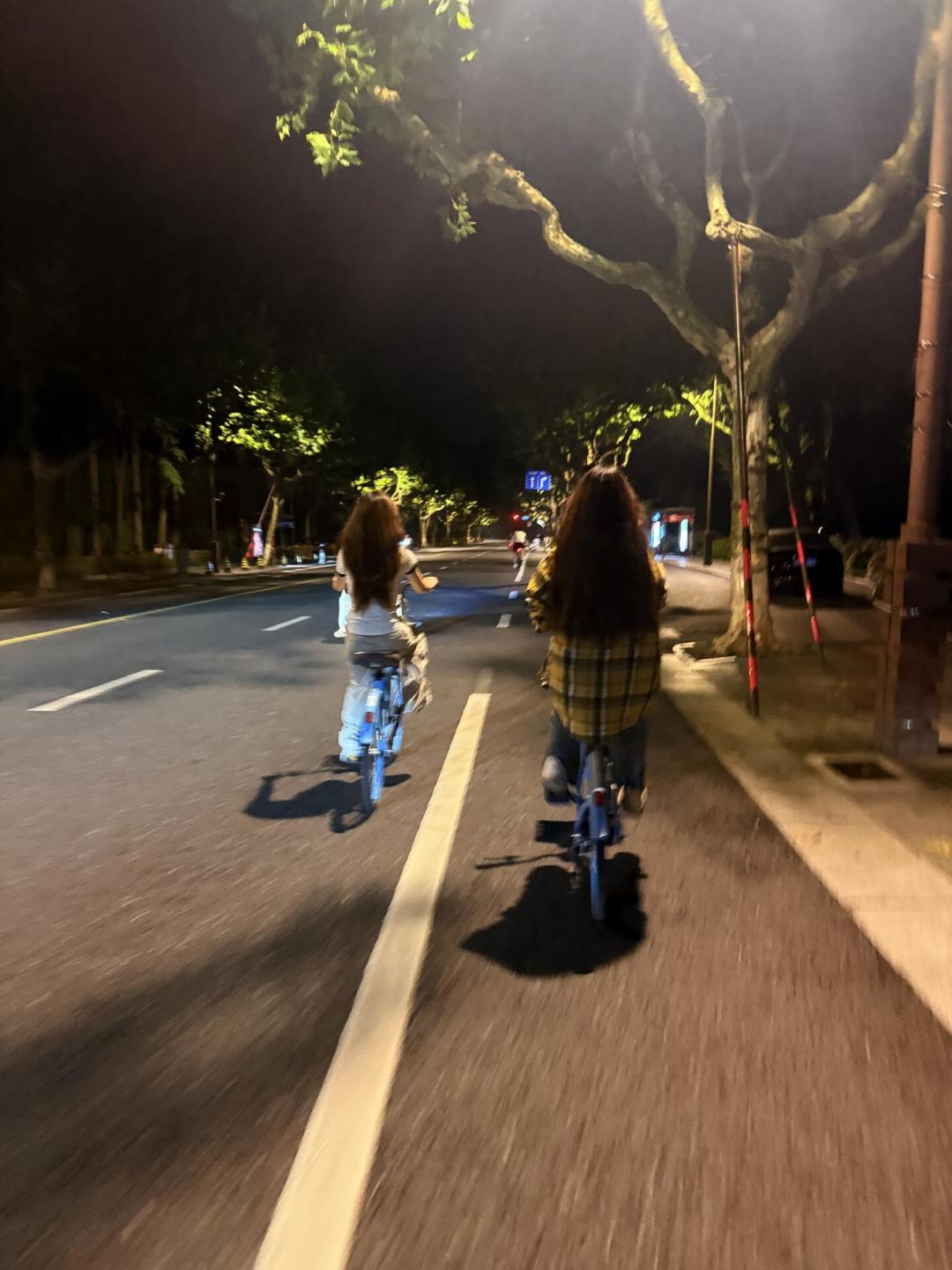 夜骑撞倒路人被判赔近30万:今晚出门前,先算算这笔安全账