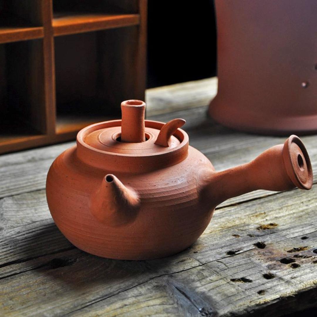 工夫茶“过冷水”是神技还是玄学?翻完原理和老文本,结论是:能去涩,但前三道别用