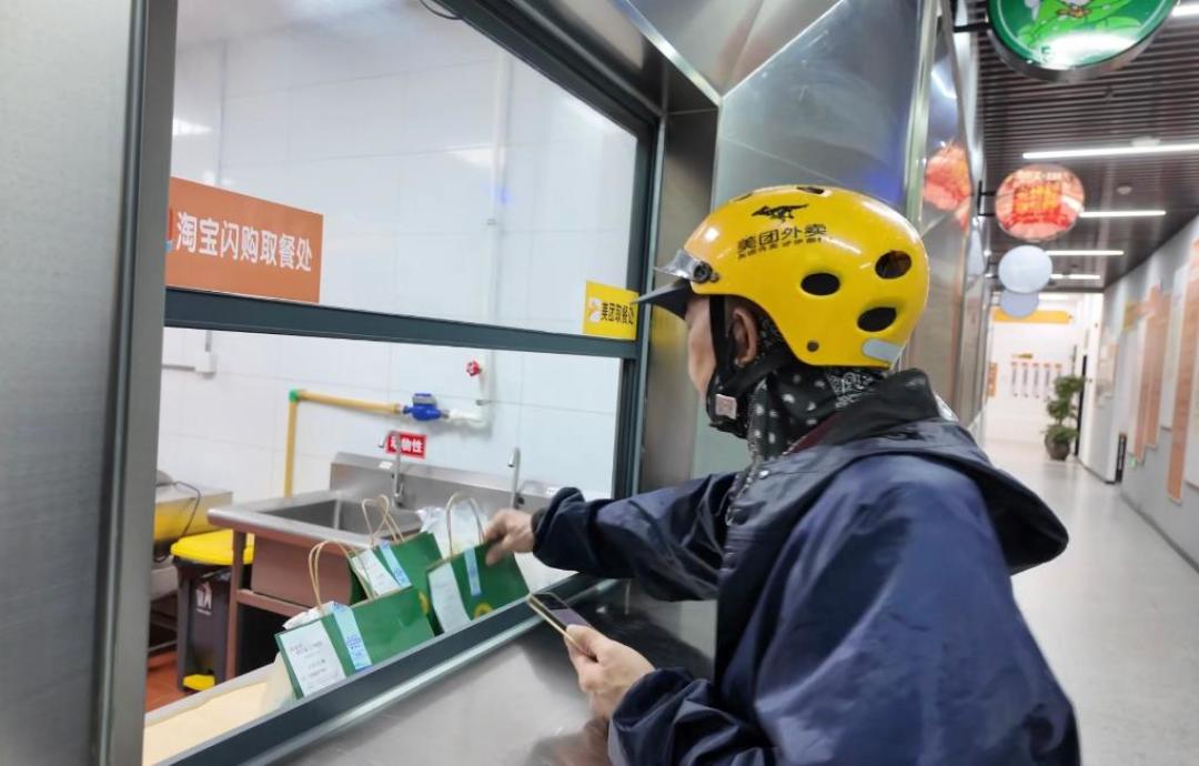 外卖大战停火一周年:免费午餐结束、涨价来了,三巨头的“品质标签”到底谁能信