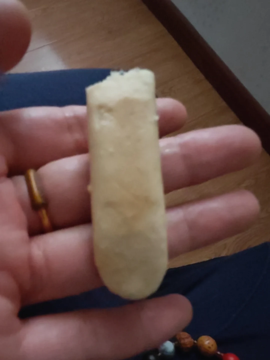 你买的磨牙棒大部分不是“辅食”:新规落地在即,买前3问+喂时4规矩