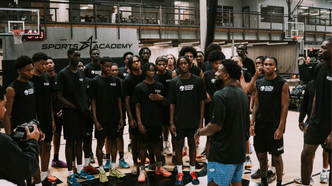 一家经纪公司承包了半个NBA休赛期：Klutch Sports的2026夏天总账