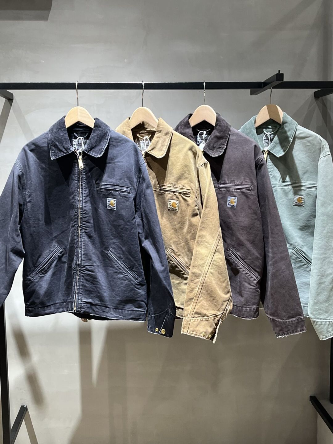 卡哈特 FW26「破坏洗」刷屏,但下手前,先把主线、WIP、古着分清楚
