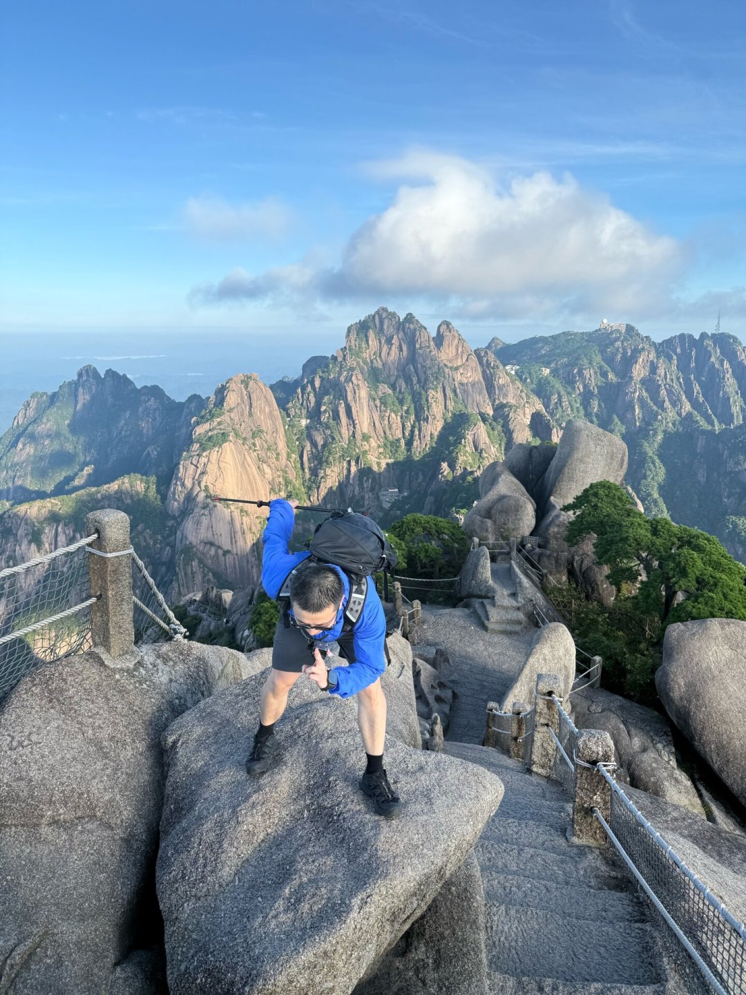 黄山天都峰,1万人抢1000个名额:暑假尾巴死磕前,先想清楚这三件事
