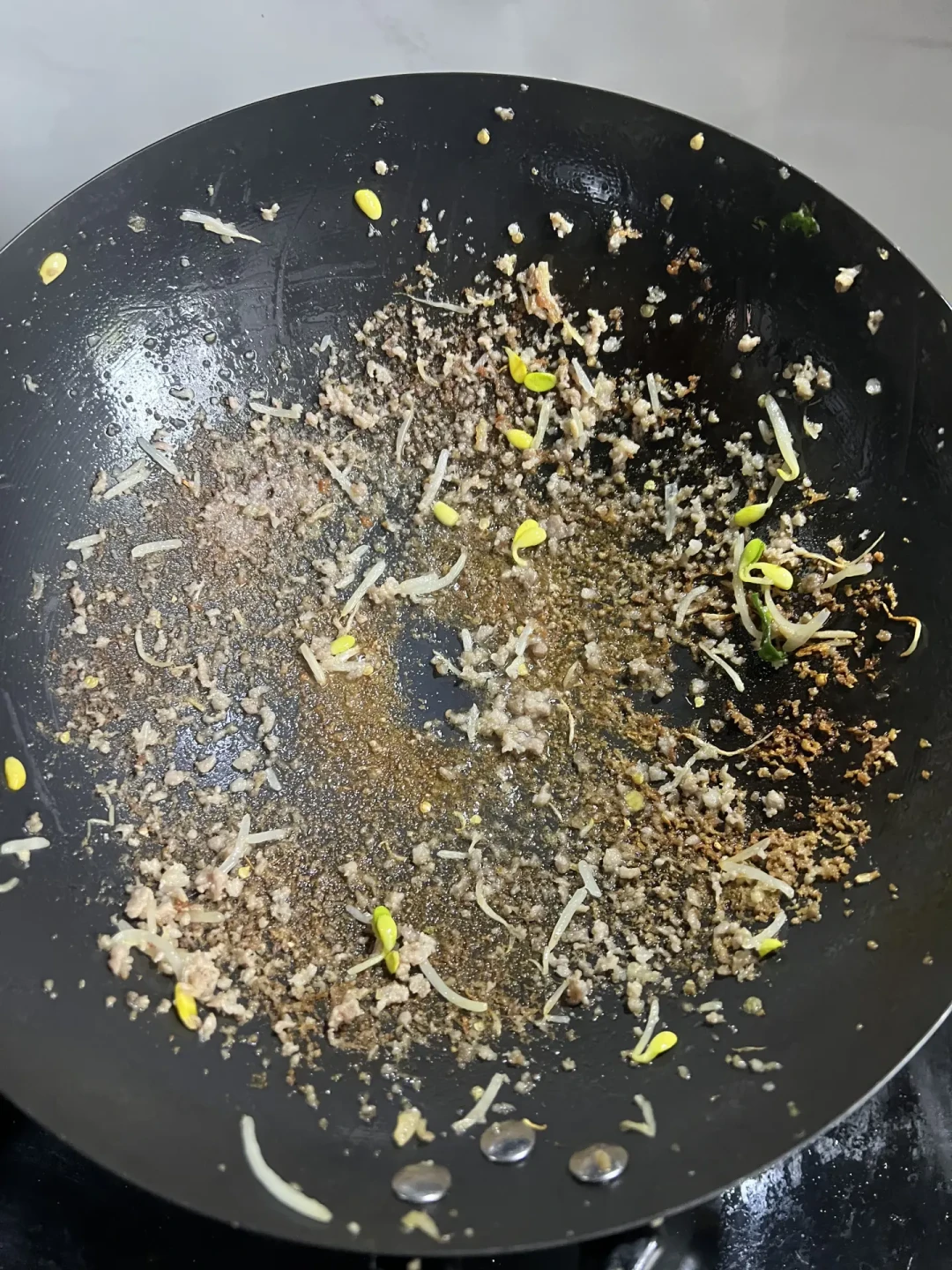 铁锅粘锅想扔锅？先花3分钟自检：4种情况能救，2种情况才该换