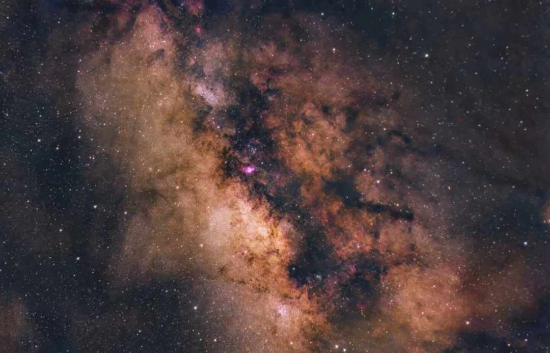 5级光害区一晚拍到3颗流星:星空摄影的「2000元时代」来了,但先别急着下单