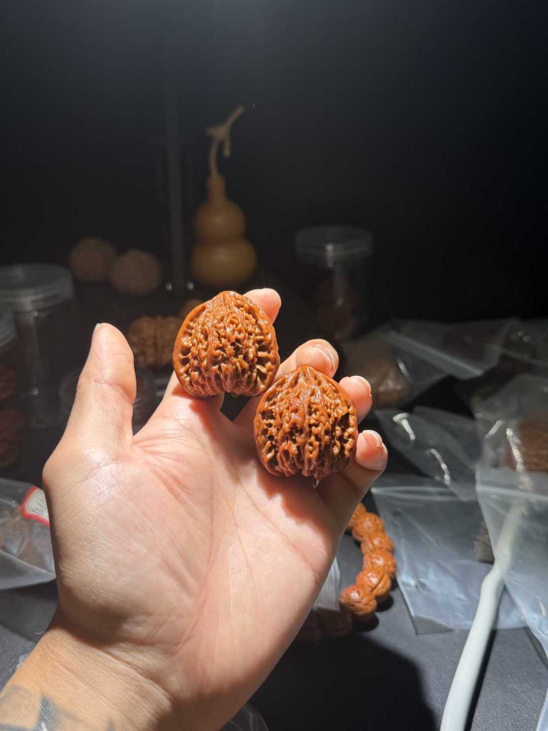 核桃下树季，两个故事满天飞：