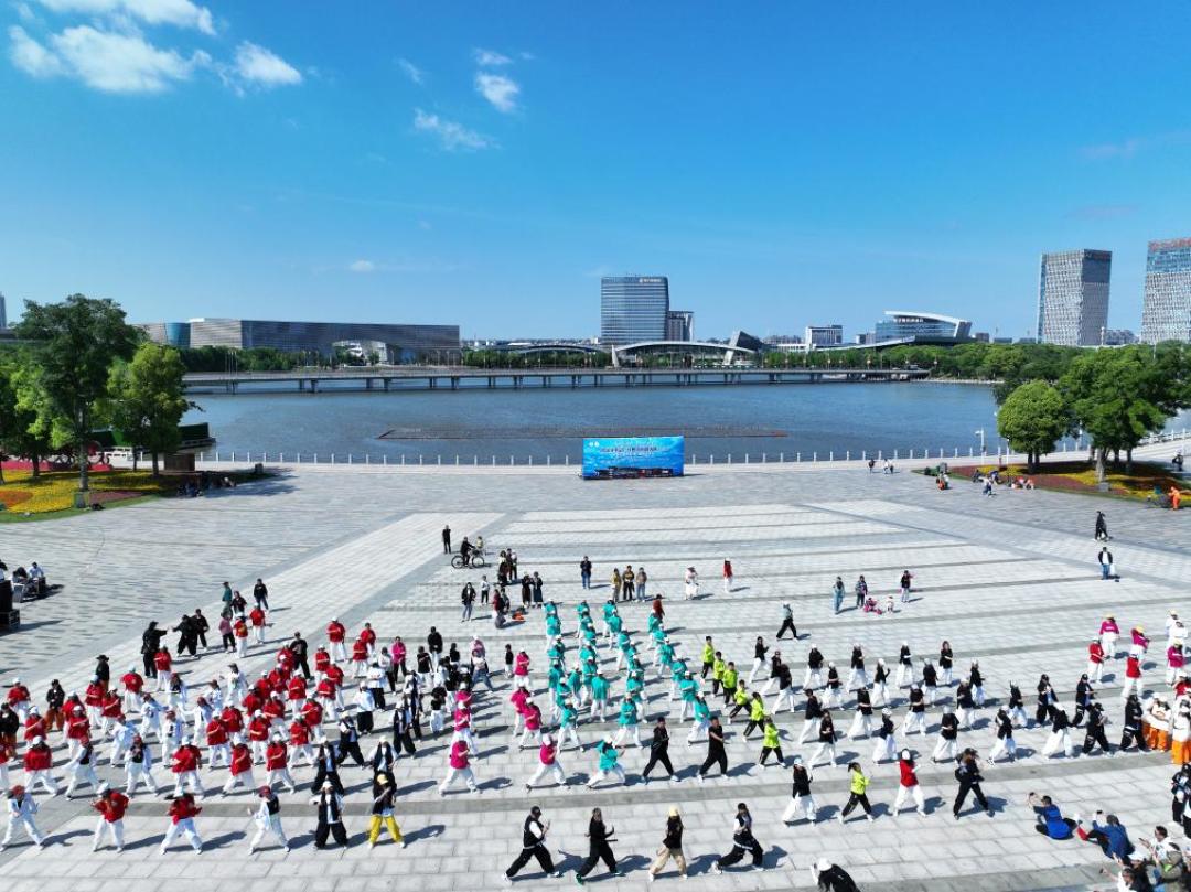 四五千的舞蹈年卡，上多少节课才不算亏？我们翻了20多条真实办卡退卡帖，把账算明白了