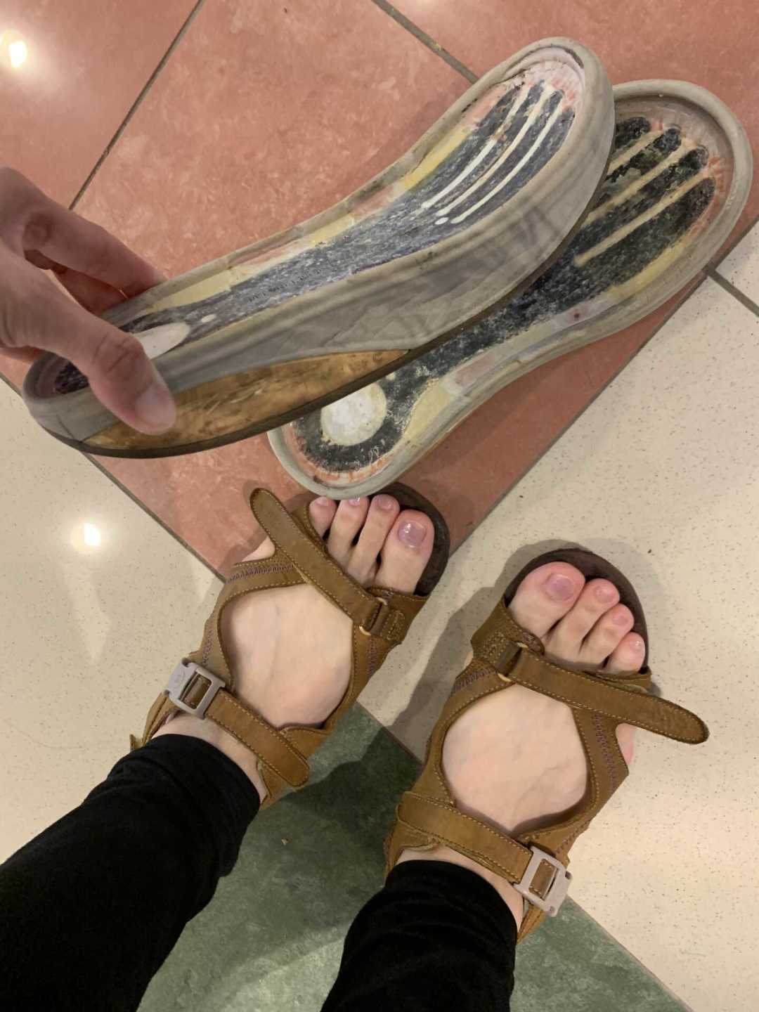 摇摇鞋火成一团,