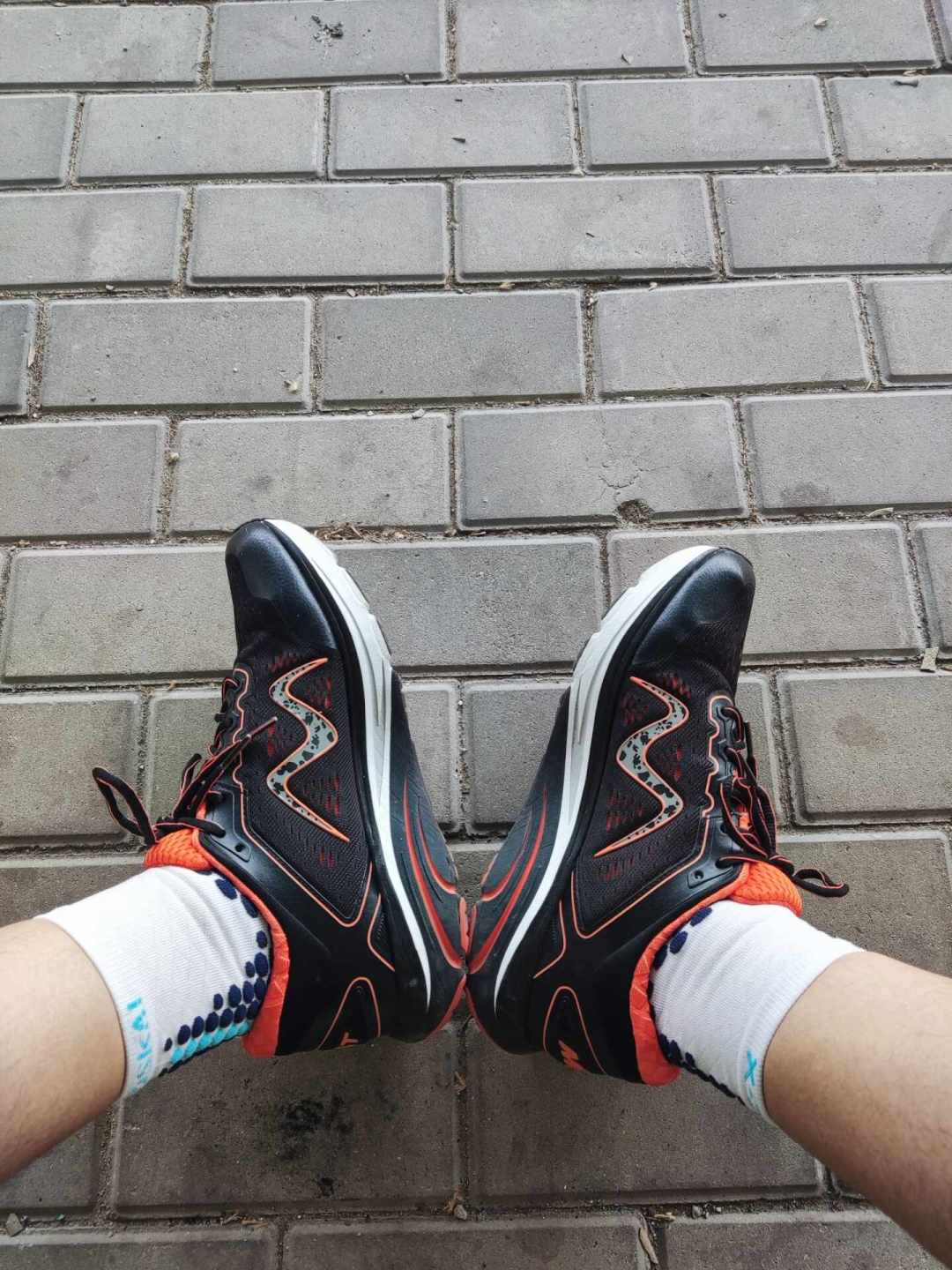 摇摇鞋火成一团,