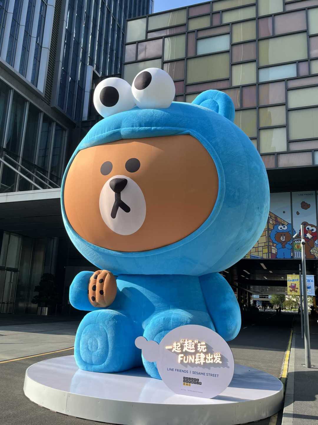 芝麻街8月双响炮:华南首展+三方联名家居服,“大小孩”这波怎么追