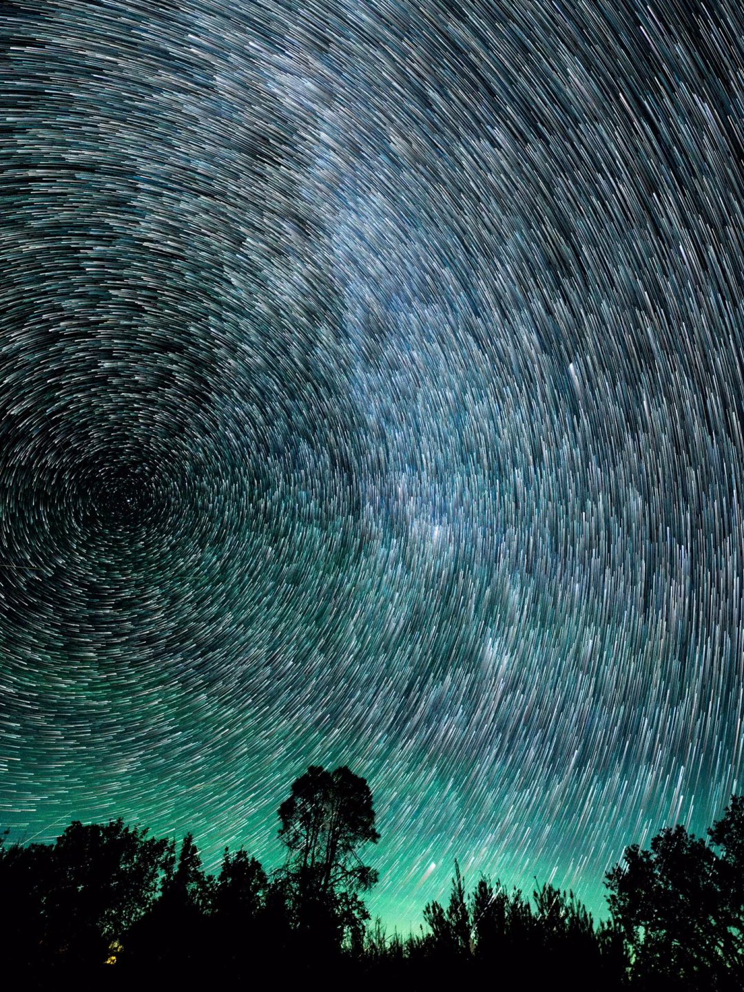 英仙座流星雨结束了，星空还没散场：三种预算抓住银河收官窗口，附下半年天象日历