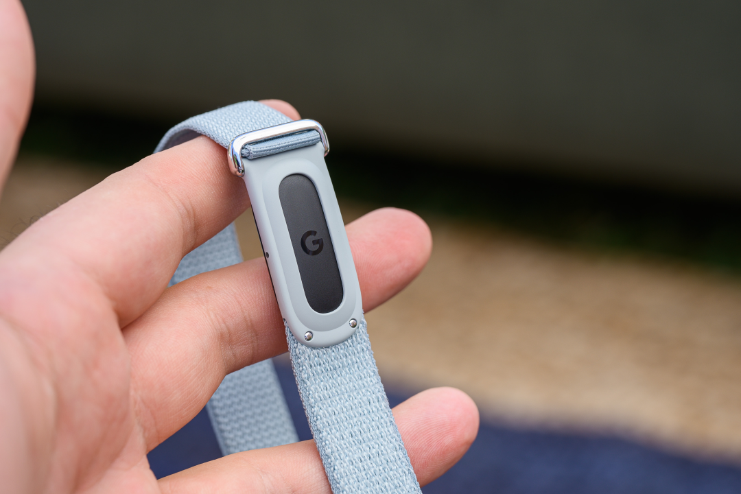 发售一百天,Fitbit Air从加价300跌到6XX:渠道、门槛和适合谁,一次说清
