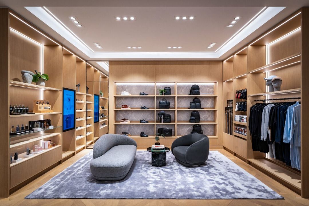 Hugo Boss 拒绝 20 亿欧元收购、营收连降两季——但想捡漏 BOSS 的人，近年少见的一扇窗开了