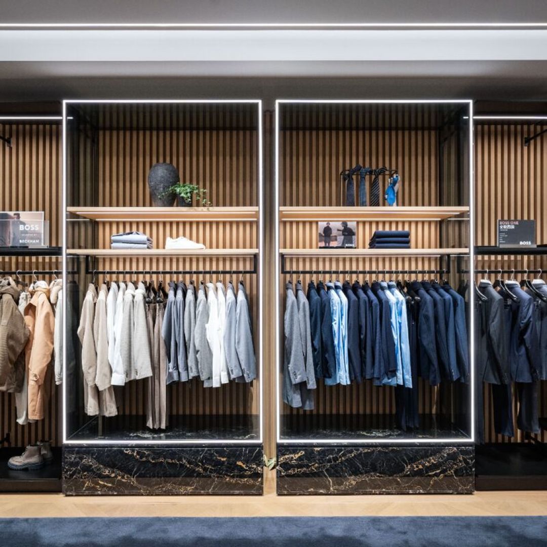 Hugo Boss 拒绝 20 亿欧元收购、营收连降两季——但想捡漏 BOSS 的人，近年少见的一扇窗开了