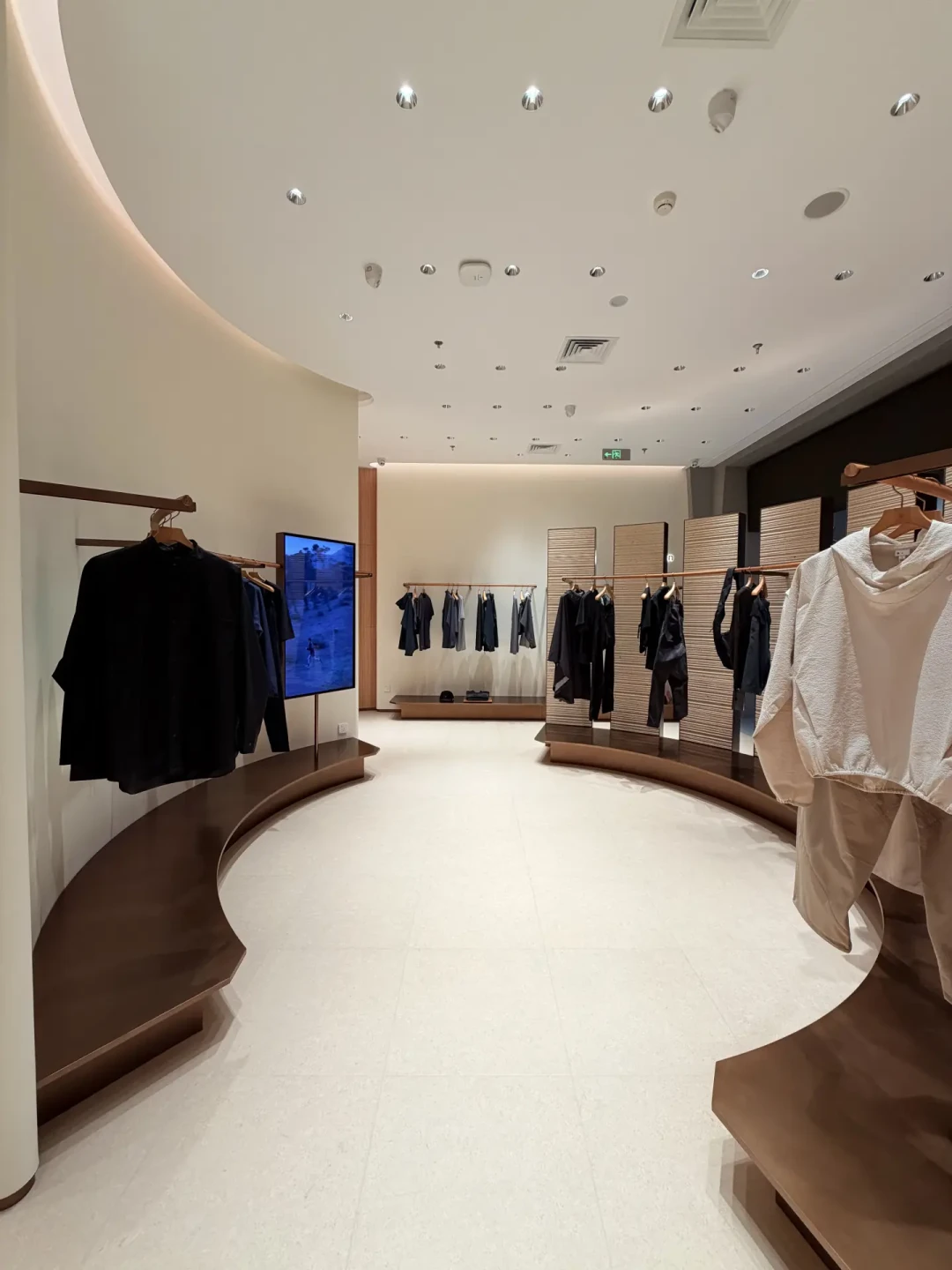 Goldwin带自研保暖装备亮相UTMB：店越开越多，为什么不火？