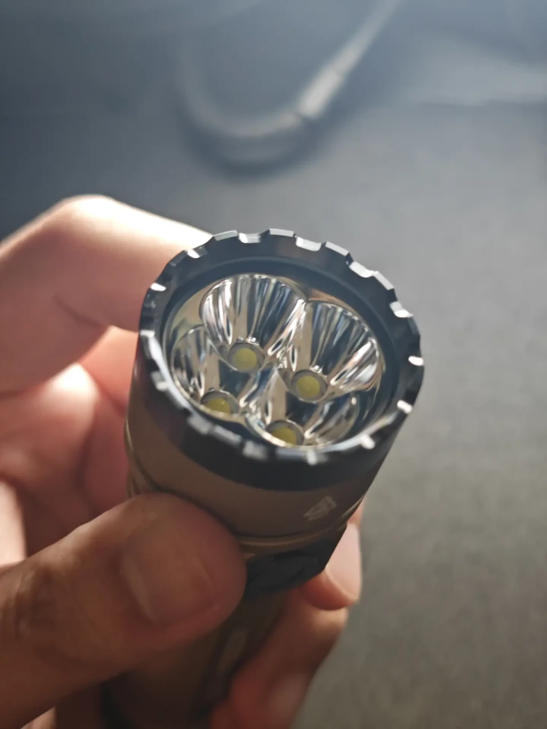 299元的ACEBEAM E75,选高显色还是高亮?翻了四个平台的500条评论,我有答案了