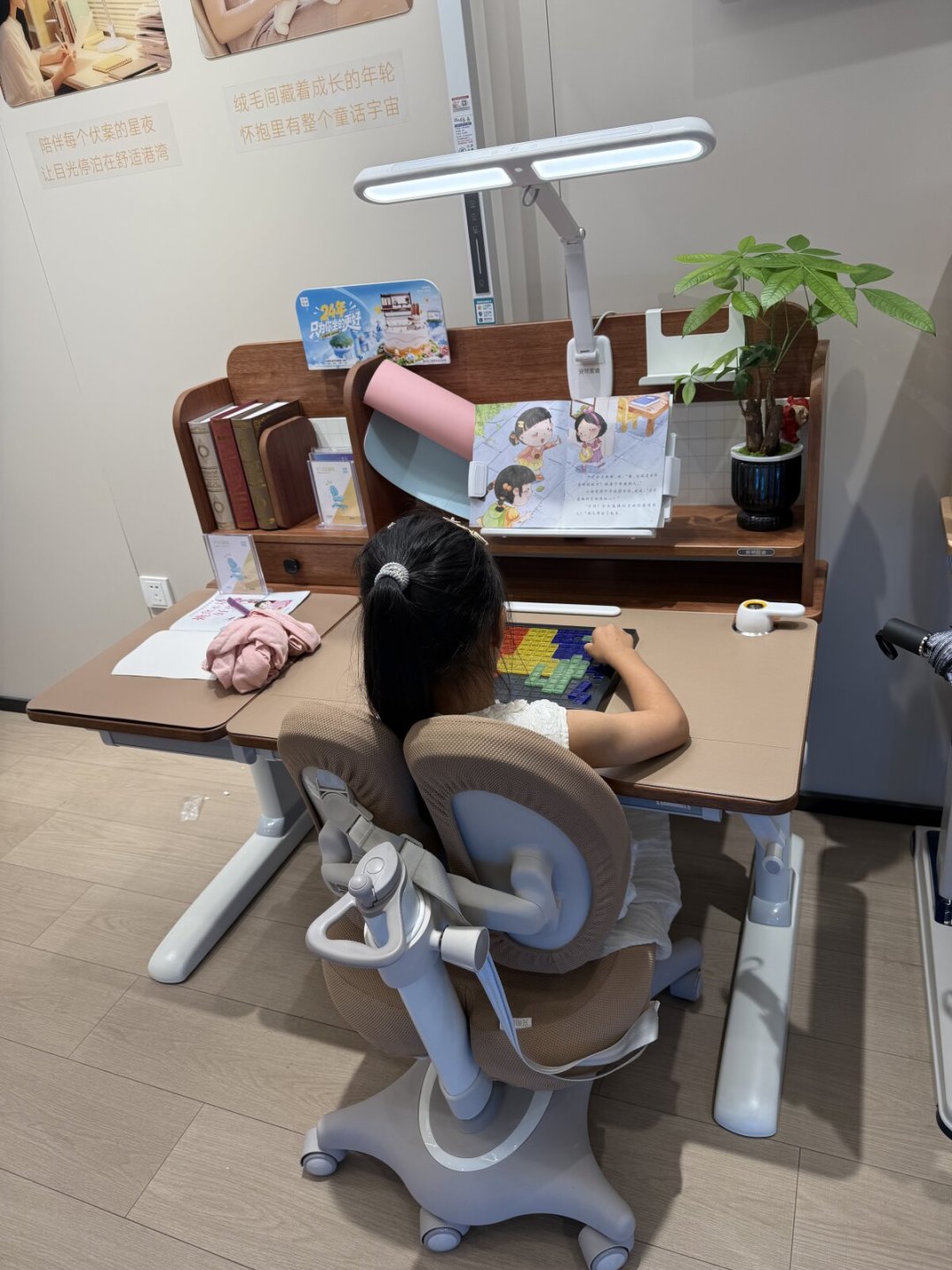 光明园迪学习桌，报价9800样品7000：开学季值得买吗？真实成交价和4个坑都整理好了