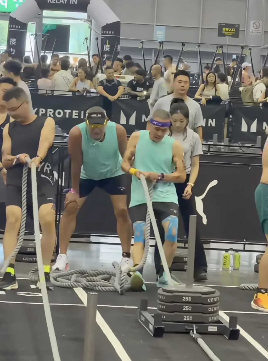 75岁的王石开馆了：自由训练108元/小时，私教308元，想跟他上同一条赛道要花多少钱？