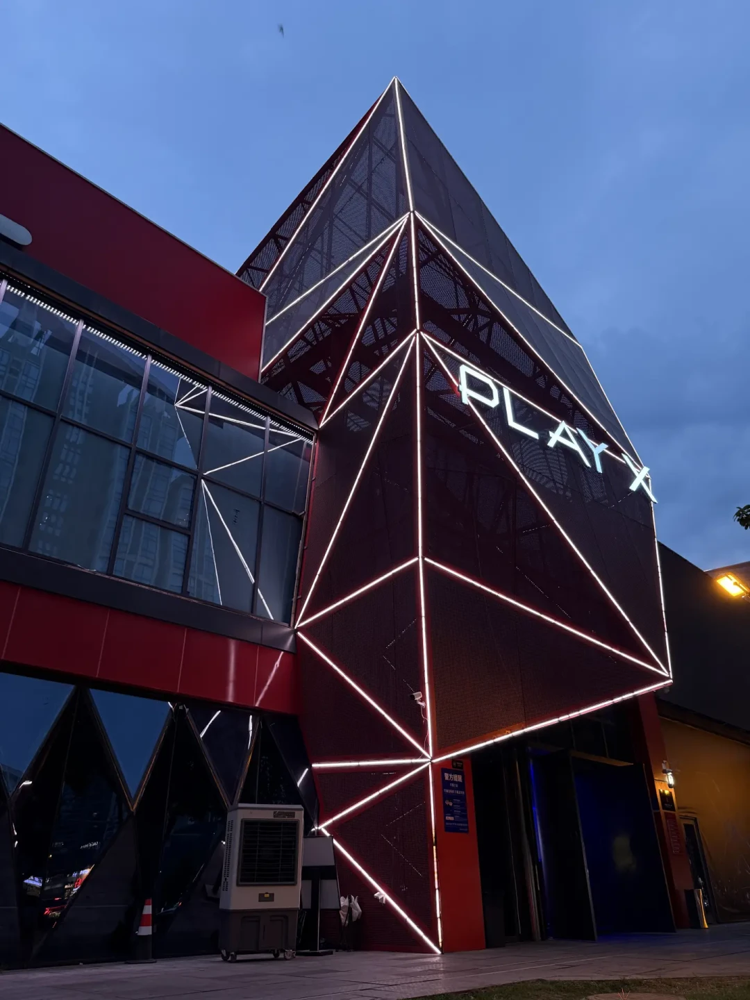 夜店之王卖不动酒,场子接连关停?其实是换血:2026年这样蹦迪不花冤枉钱