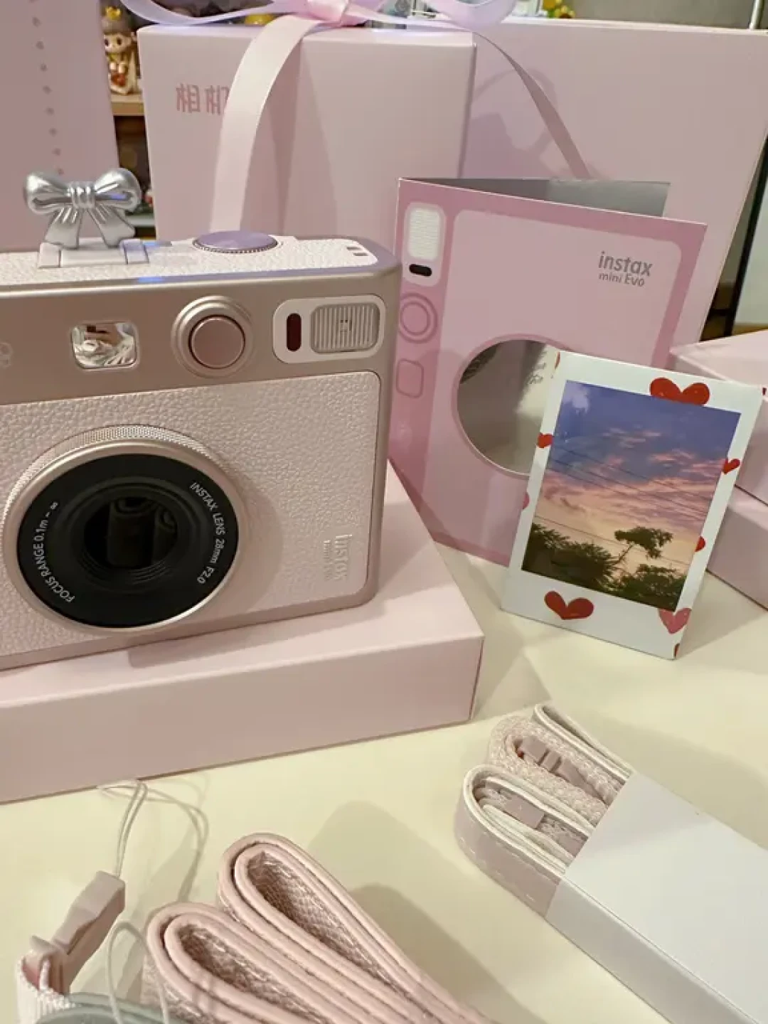 按一次快门7块钱,富士又要提价了:instax玩家的相纸到底该怎么囤?