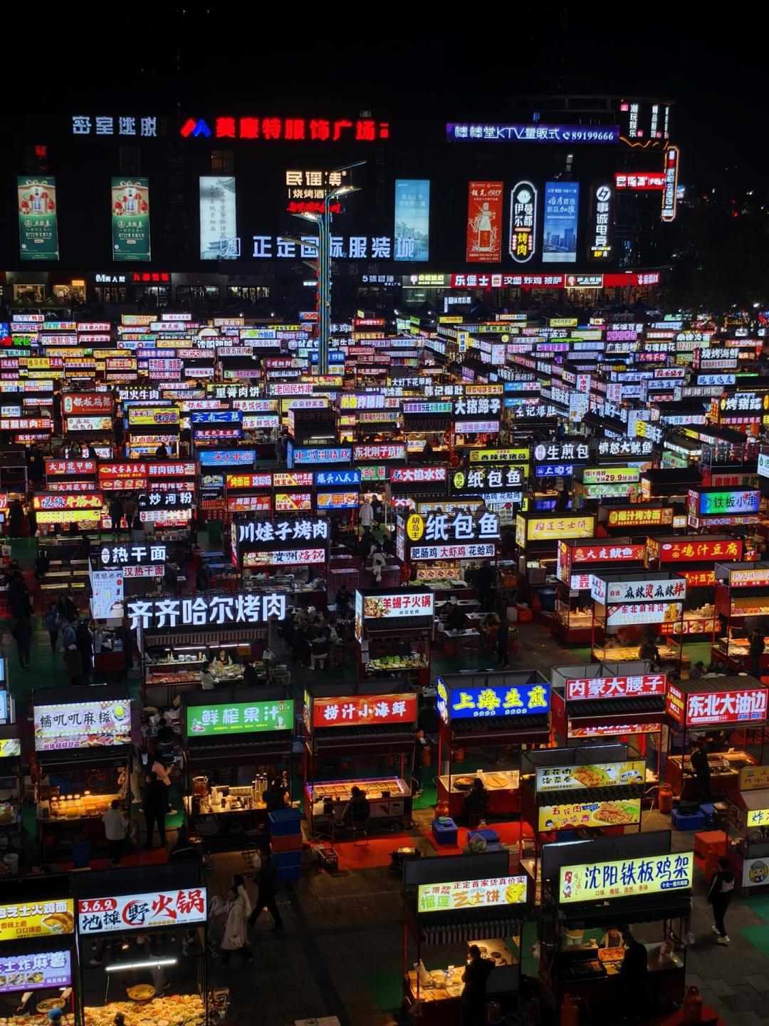 高温天也戒不掉街头小吃:红灯品类、看摊门道、踩雷后路,一篇讲清