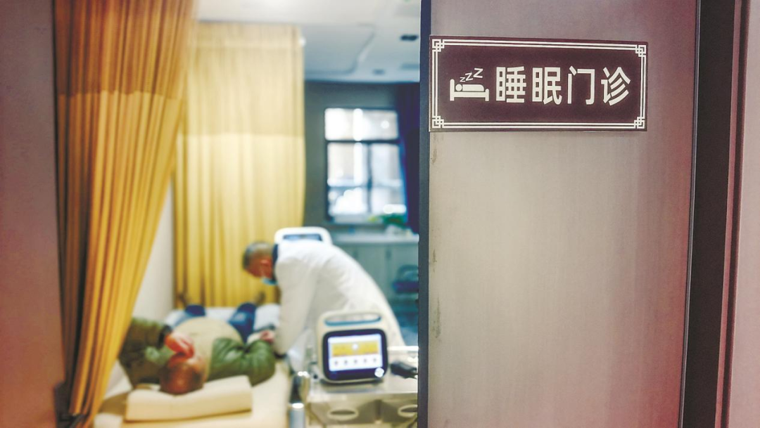 失眠的推荐首位疗法不是安眠药:日本把CBT-I纳入医保后,三条入门路径与五个避坑点