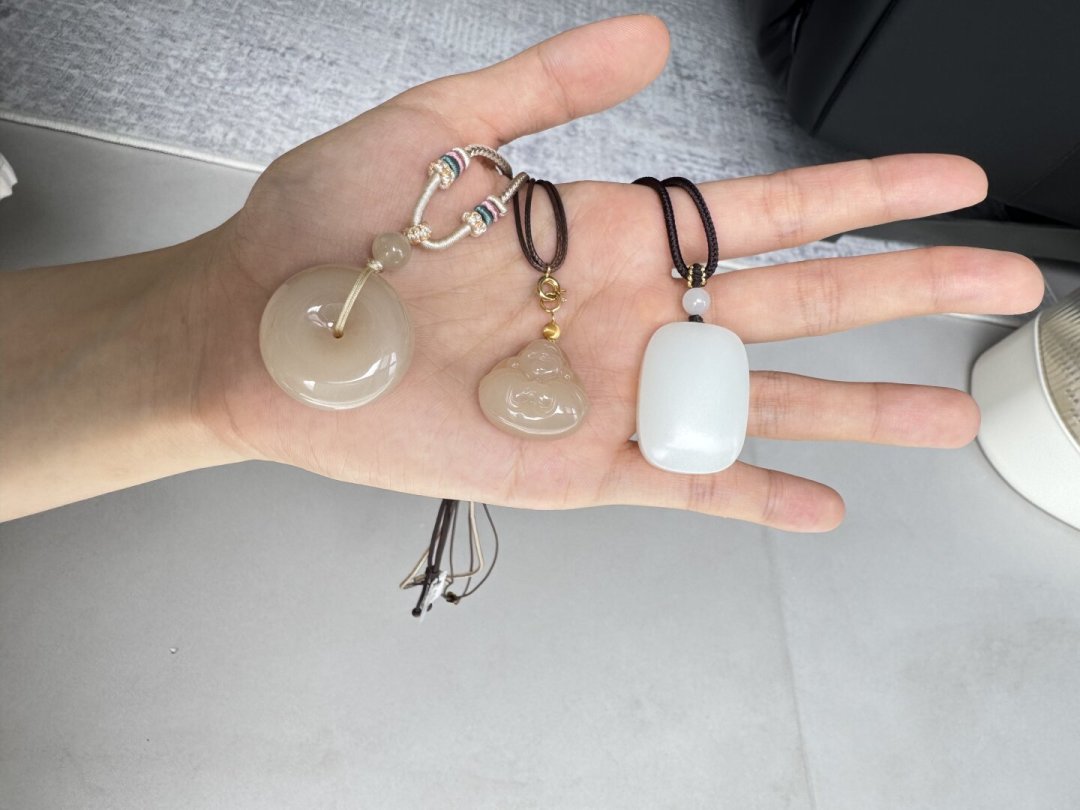 一枚玉吊坠,有人说5000,有人说1000:先把水深在哪搞明白,再花钱