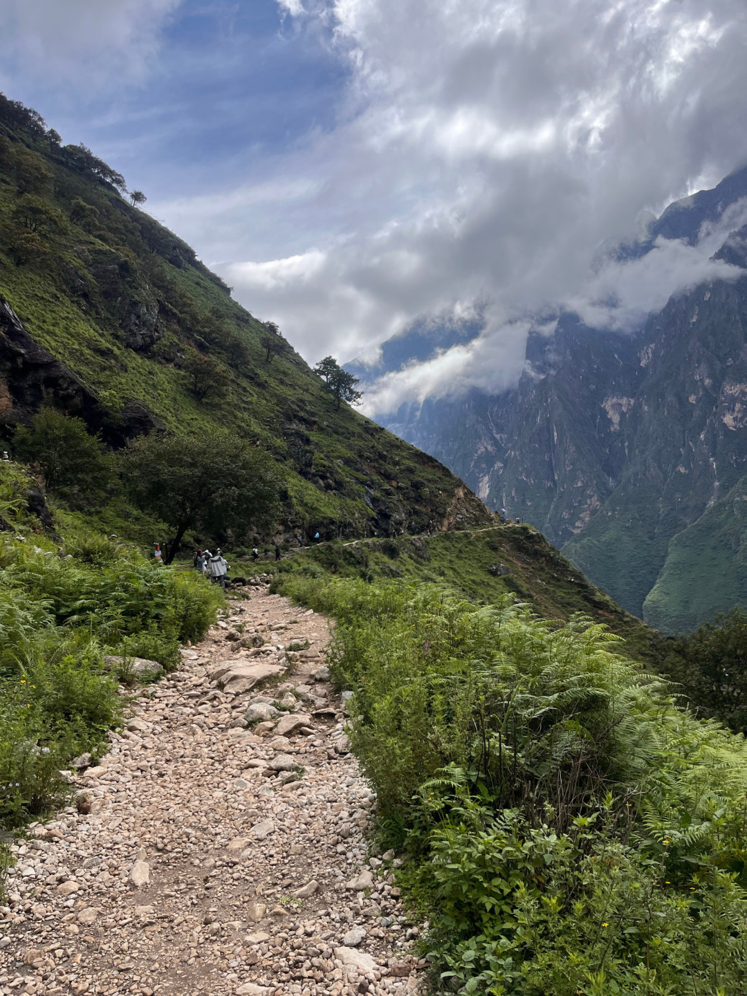 一个月两次落石一次山洪,雨季的虎跳峡高路还值得去吗?