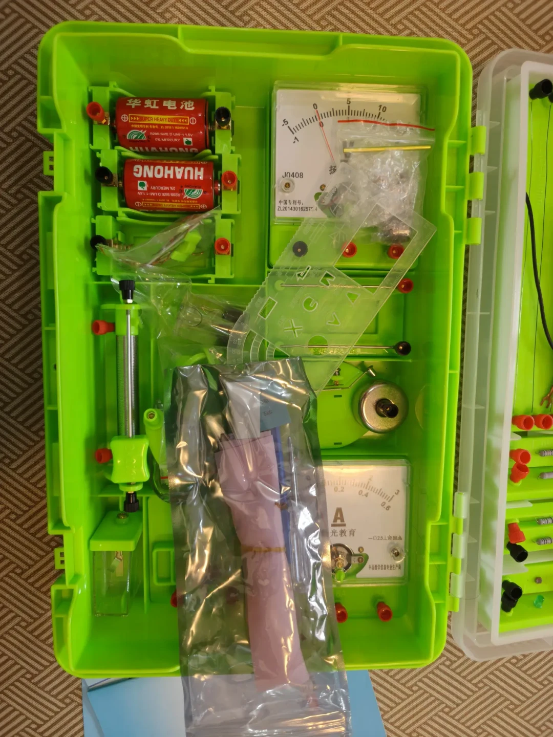 实验操作已纳入中考,却有一批实验箱被