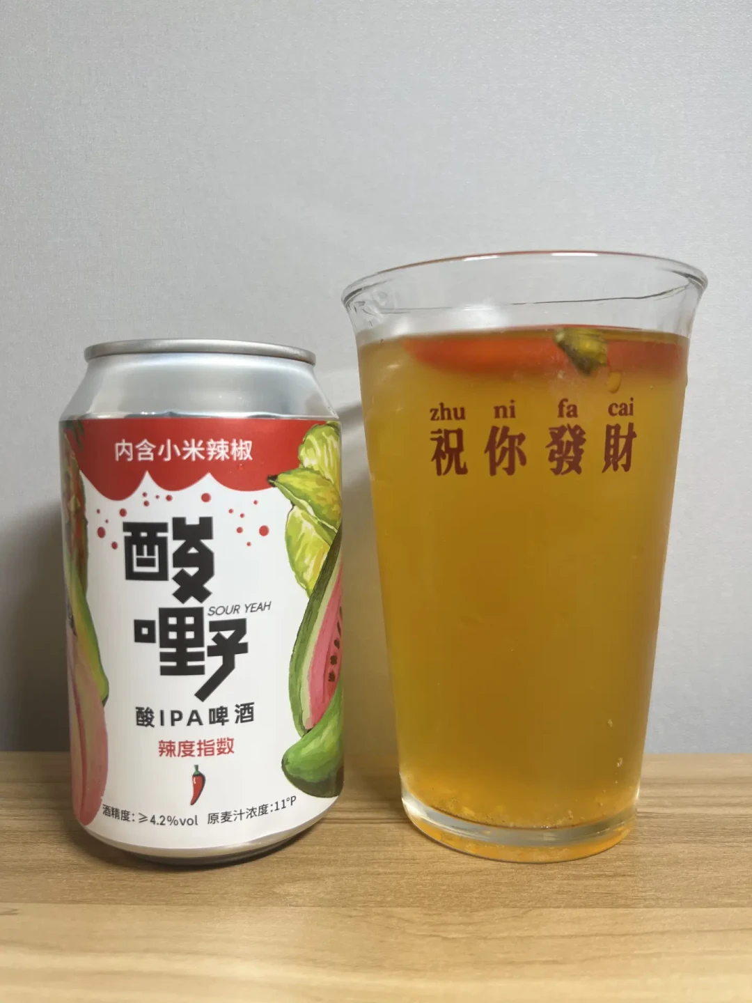 啤酒瓶里塞辣椒,高大师这是第二次了:黄飞红联名的功夫辣椒啤酒值不值得蹲