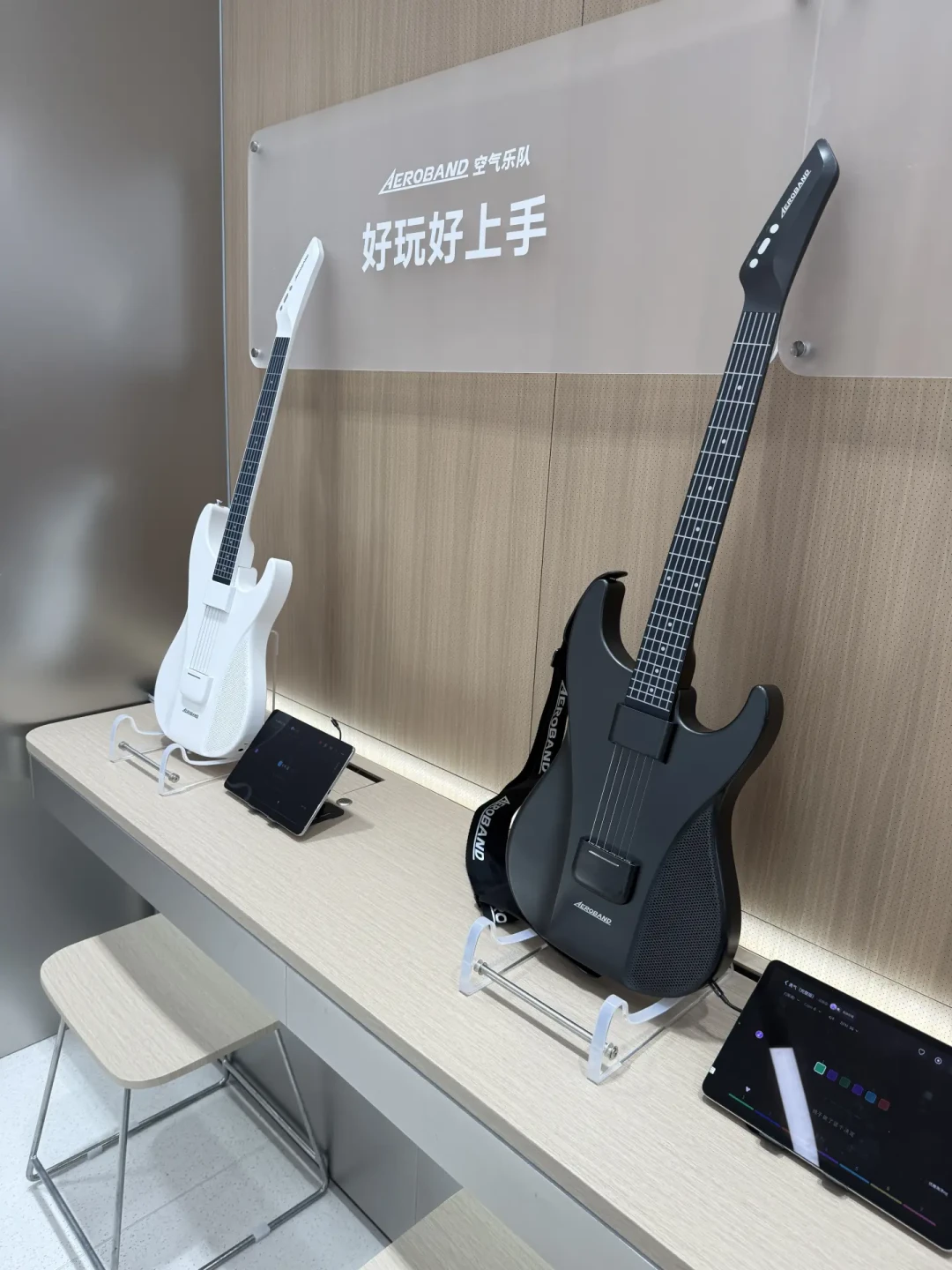 AeroBand空气吉他2500元，智商税还是小白福音？翻遍全网评价后给你答案