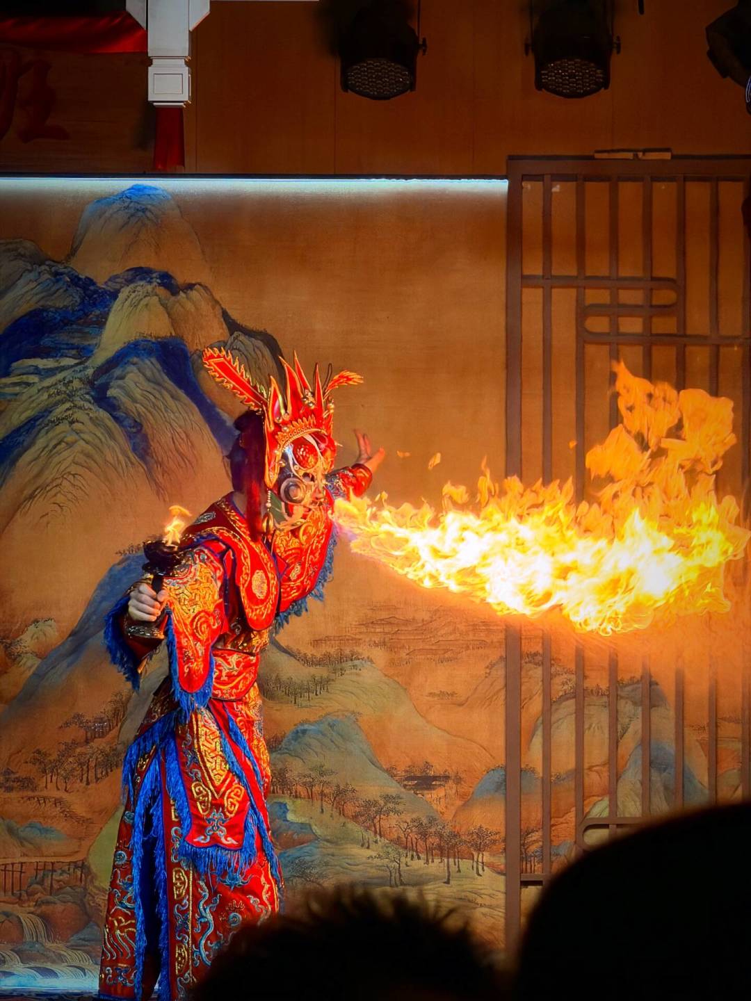 成都看变脸，9.9元到298元差在哪：四个梯队场馆+五条避坑红线，买票前看完