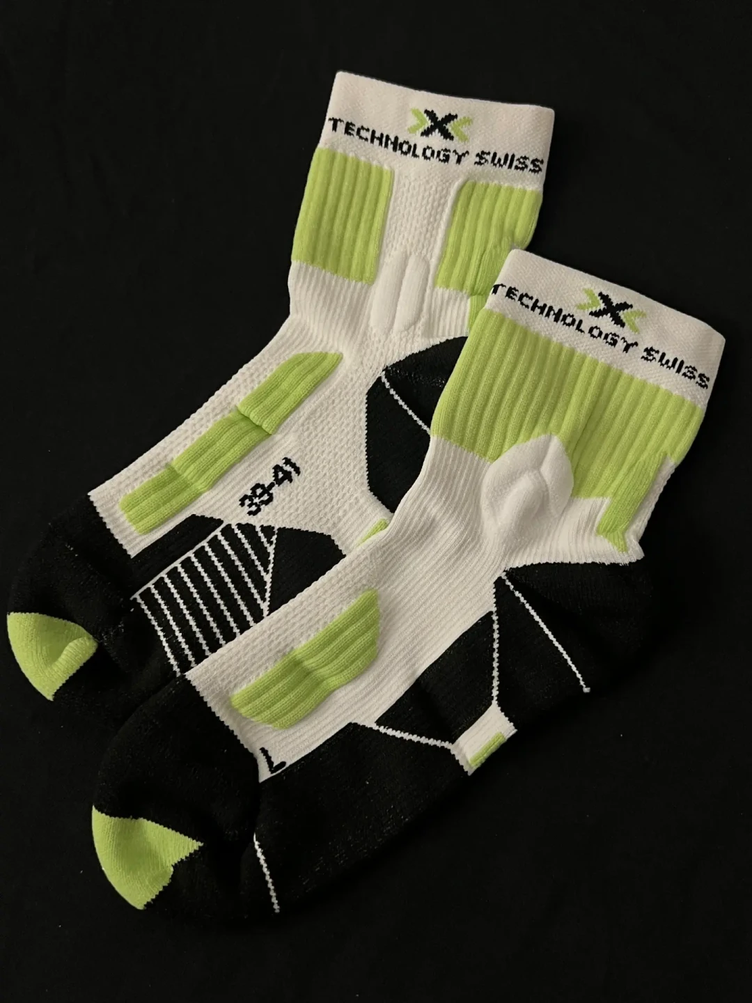 同款X-Technology技术卖三分之一价格:迪卡侬联名跑步袜补货,能平替X-SOCKS吗?