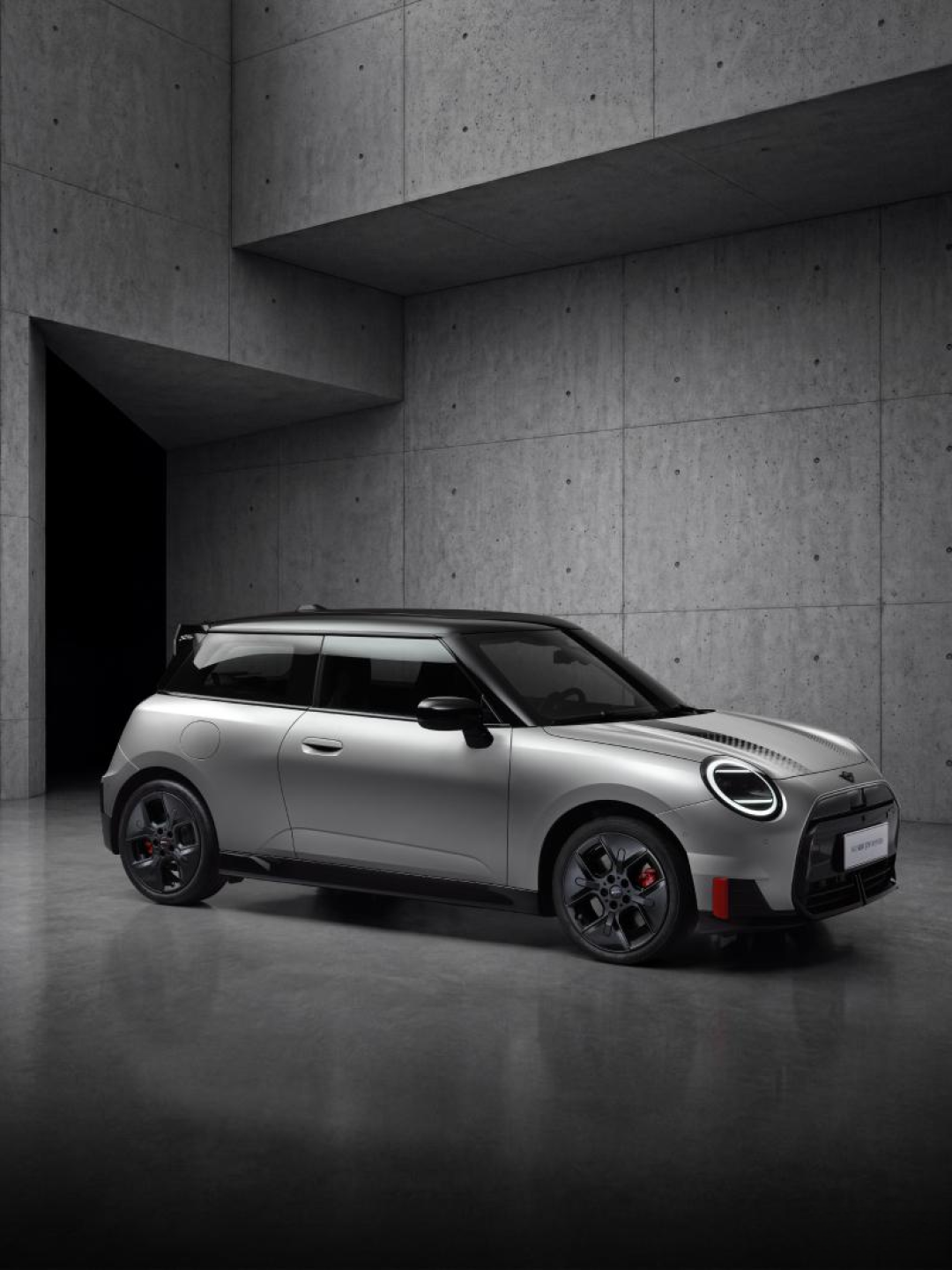 新车33.48万、电动限定25.38万、二手跌破成本：MINI JCW油电切换期，三个价位怎么选