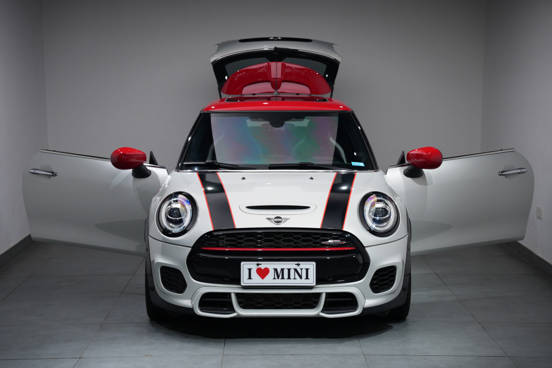 新车33.48万、电动限定25.38万、二手跌破成本：MINI JCW油电切换期，三个价位怎么选