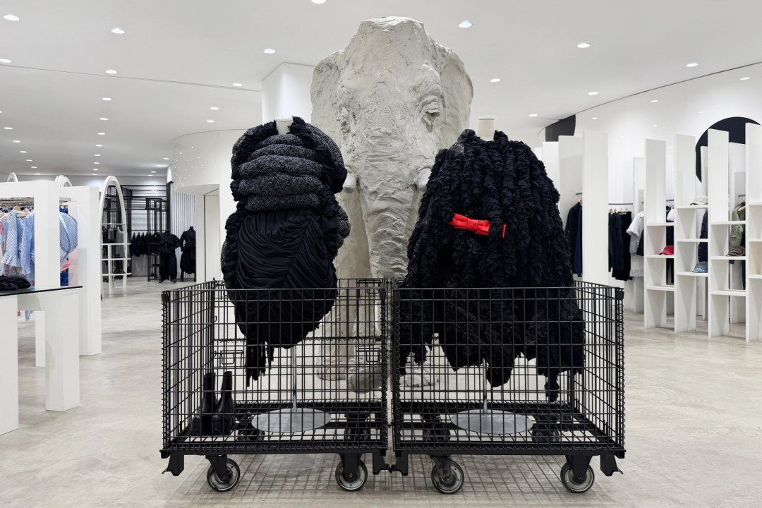 FW26 到店,SS26 跌到 4.2 折:Dries Van Noten 一年一次的“交接窗口”,同一笔钱怎么花
