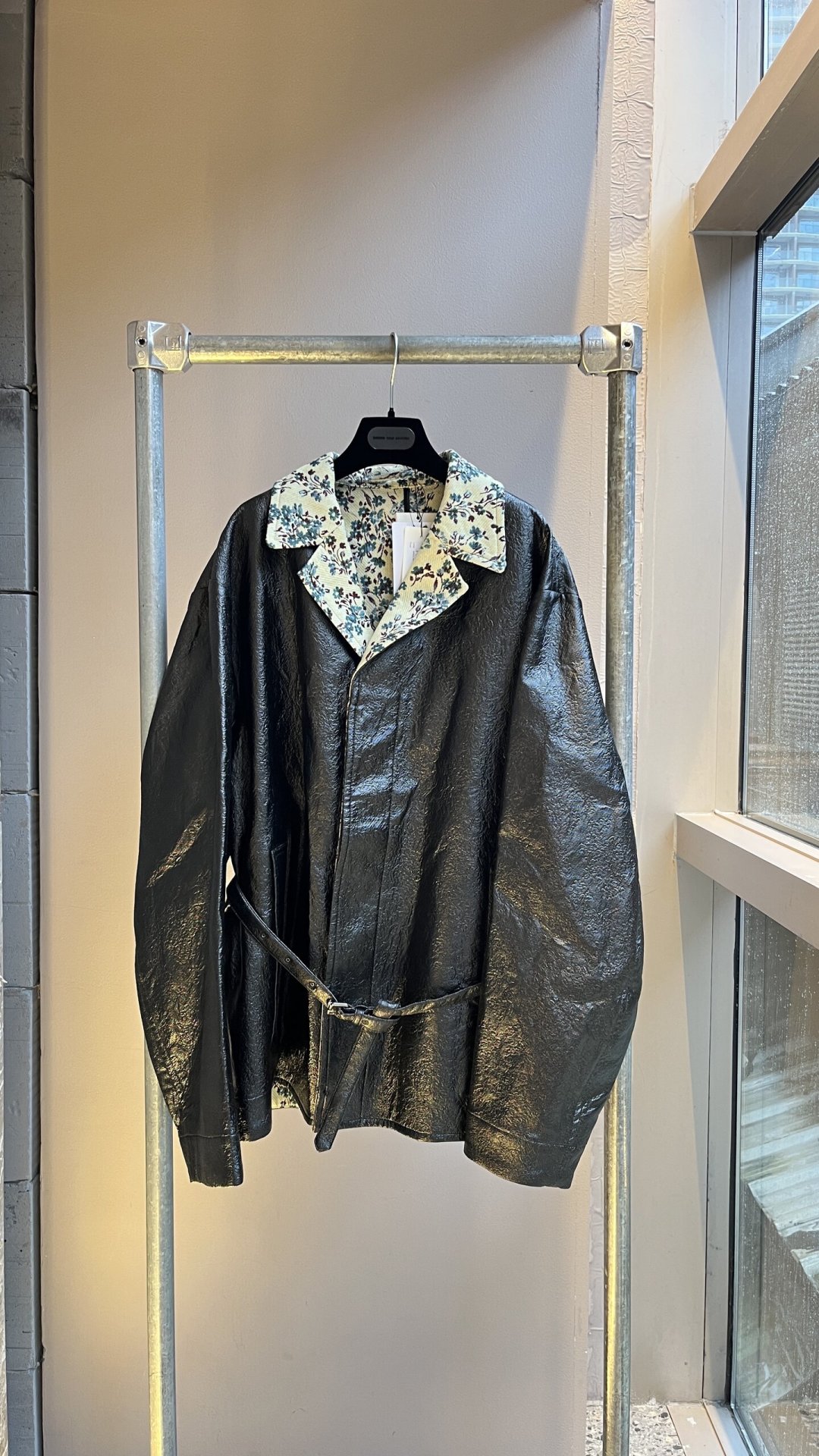 FW26 到店,SS26 跌到 4.2 折:Dries Van Noten 一年一次的“交接窗口”,同一笔钱怎么花