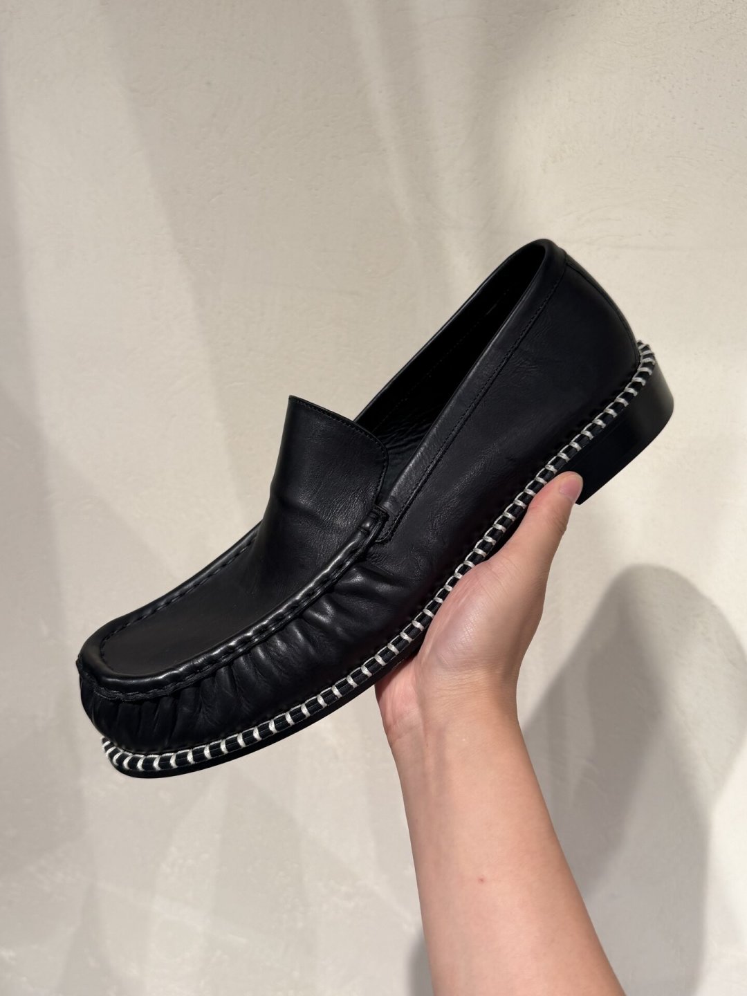 FW26 到店,SS26 跌到 4.2 折:Dries Van Noten 一年一次的“交接窗口”,同一笔钱怎么花