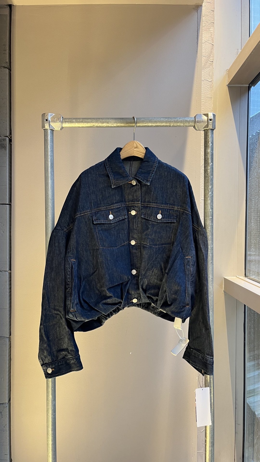 FW26 到店,SS26 跌到 4.2 折:Dries Van Noten 一年一次的“交接窗口”,同一笔钱怎么花