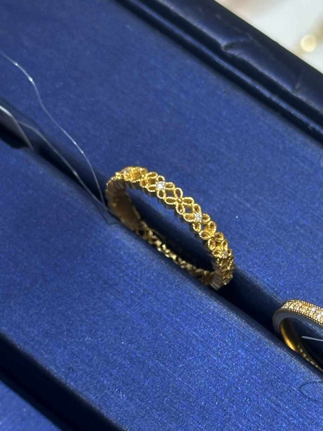 老凤祥金价一夜跌20元,工费却一分不退:七夕买金的人,先把这笔账算明白