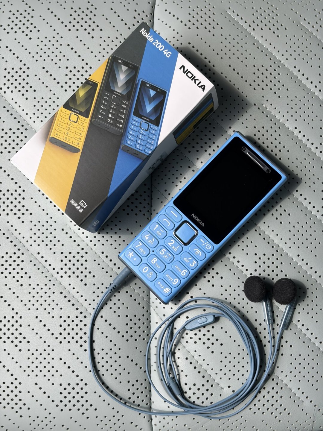 299美元,没有微信、没有短视频:Light Flip翻盖机来了,戒手机的人该冲吗