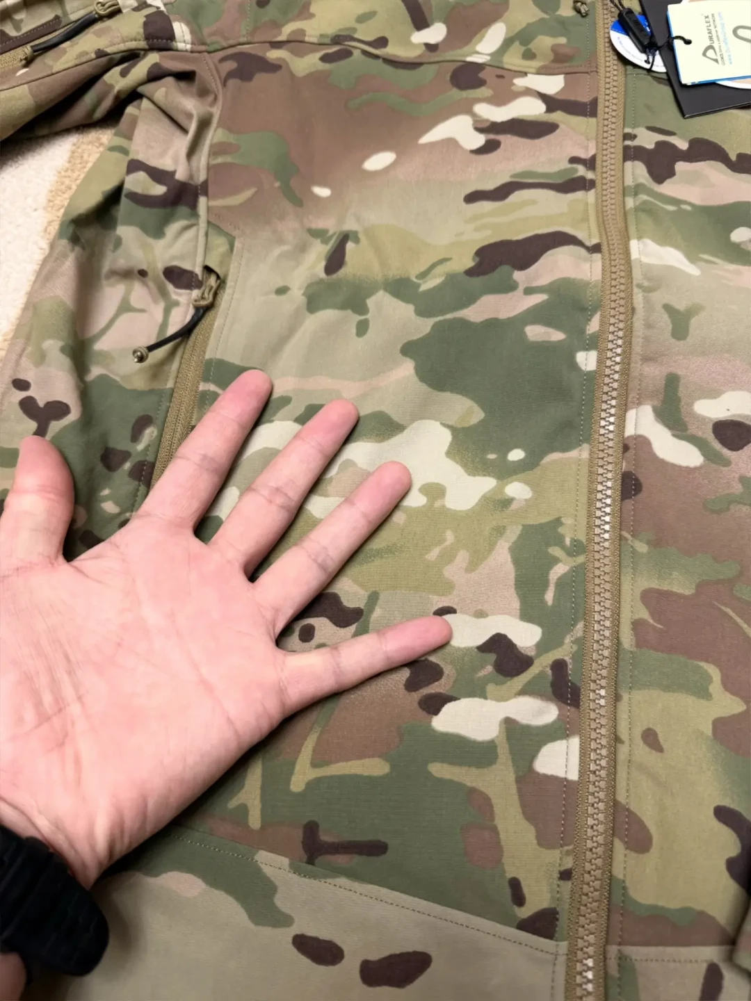 龙牙带火战术服年入18亿，被叫“平价替代”的鹰爪，真值得买吗？