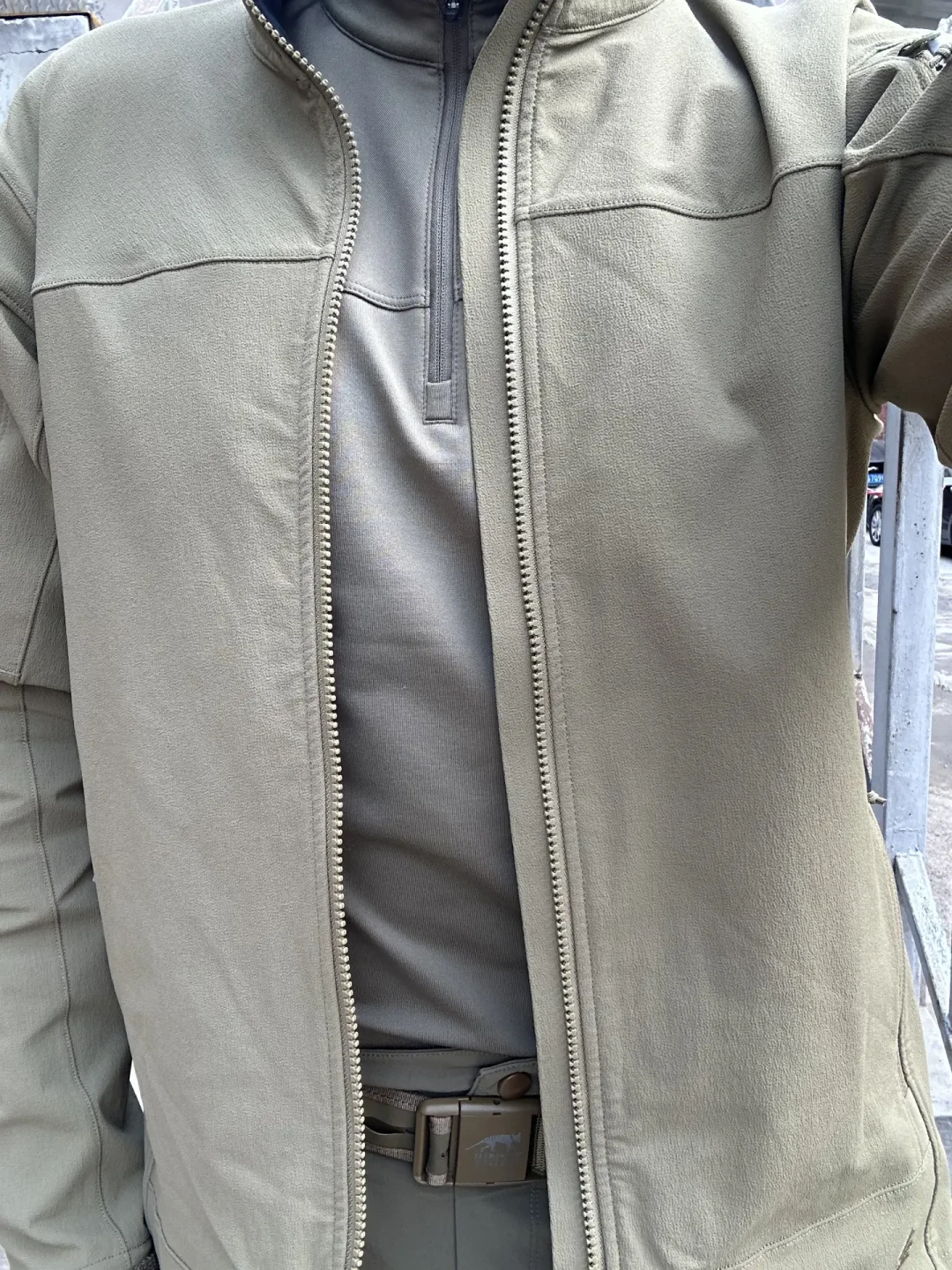 龙牙带火战术服年入18亿，被叫“平价替代”的鹰爪，真值得买吗？