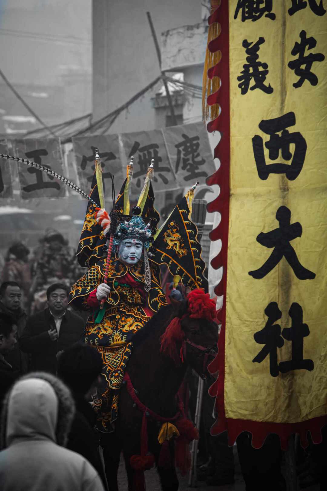 陈卓璇把傩面带上演唱会,傩戏写真火了:99元和3000元差在哪?