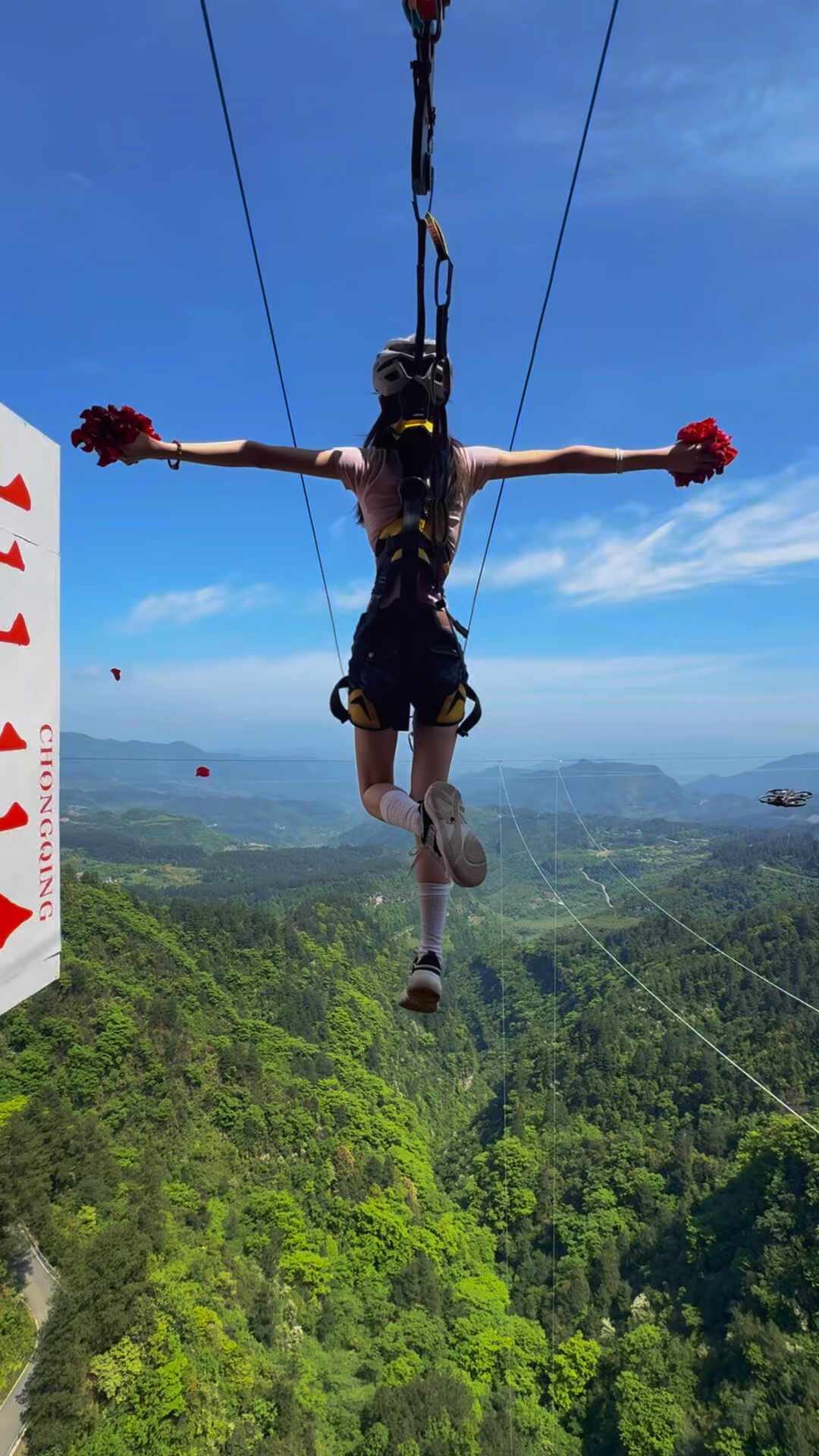 悬崖秋千、蹦极、高空滑索:我把9起事故盘了一遍,真正的风险不是高度