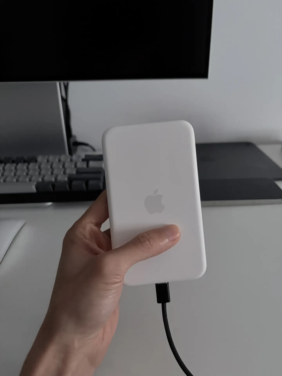 第三方已卷到25W,原装外接电池还在7.5W:iPhone 18前夕,把苹果原装MagSafe哪些值得买说清楚