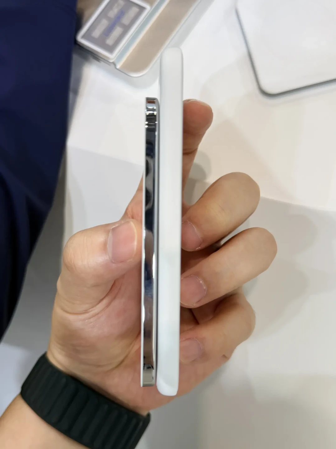 第三方已卷到25W,原装外接电池还在7.5W:iPhone 18前夕,把苹果原装MagSafe哪些值得买说清楚
