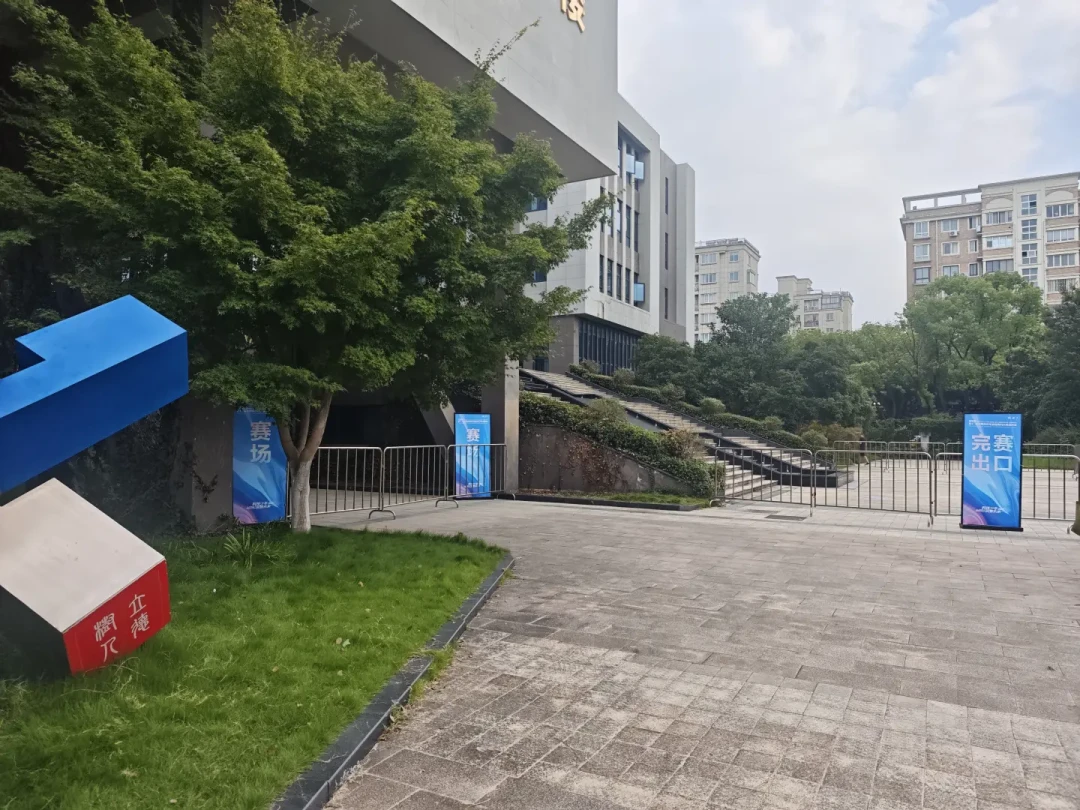 图形化编程学完,转Python还是直接上C++?先看9月考试日历的三个硬规则
