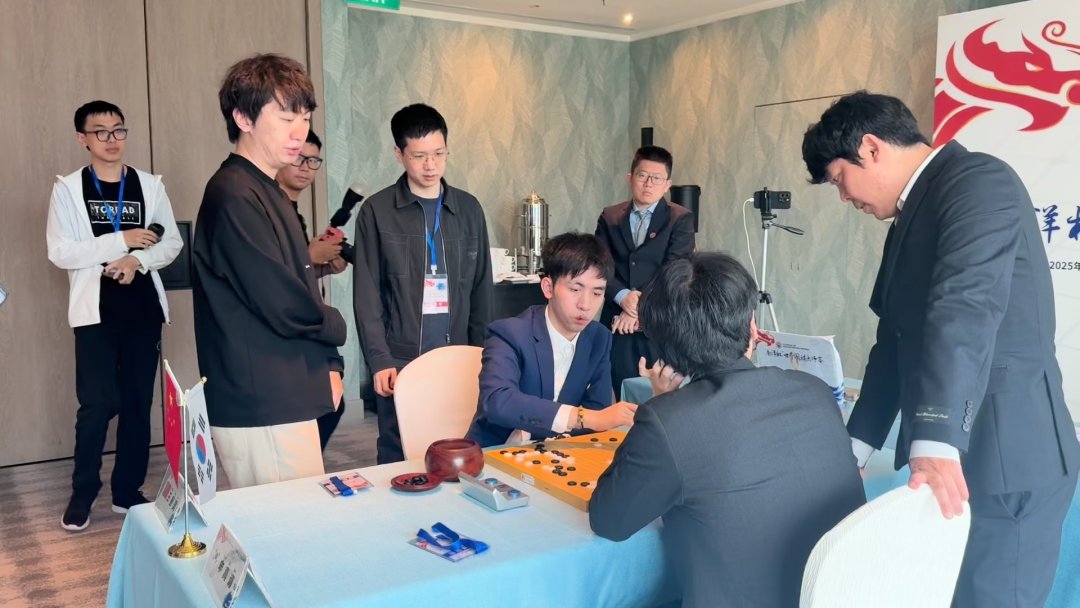 梦百合杯再现“七围一”:前六次全是中国棋手夺冠,申真谞冲九冠先过丁浩