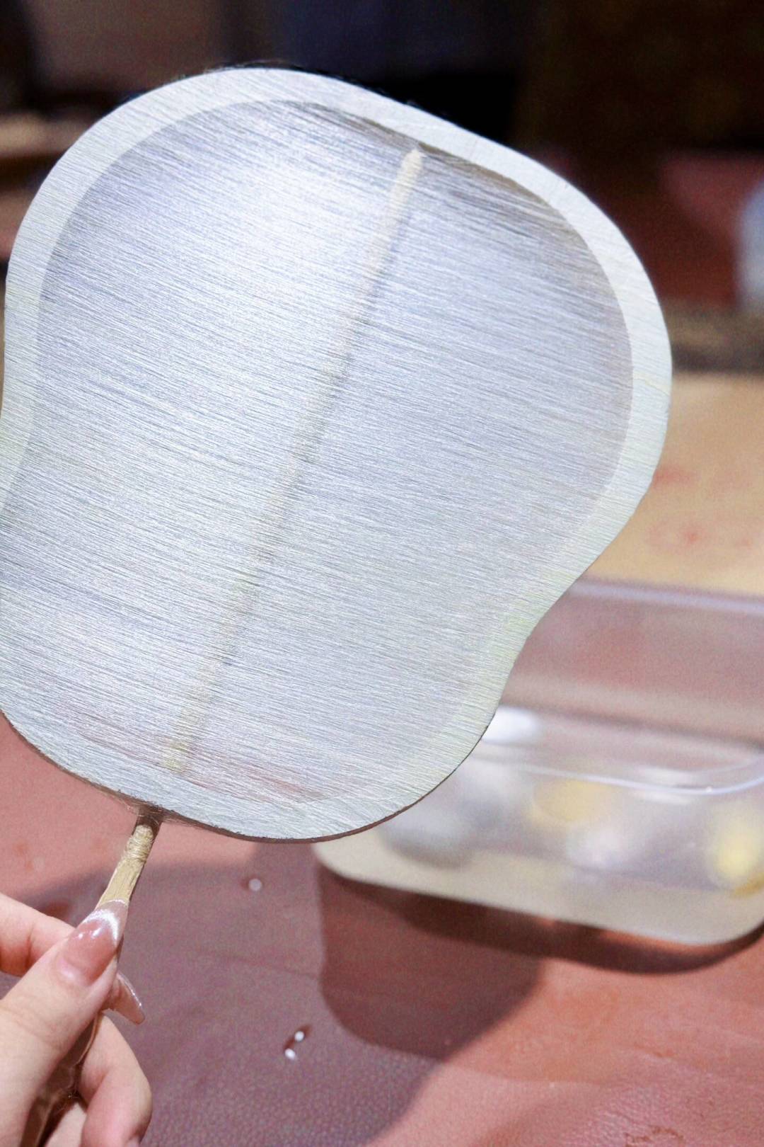 《缫丝》跳上七夕热搜,算算你手里的茧:7个做把蚕丝扇,1.2万个才能做床蚕丝被